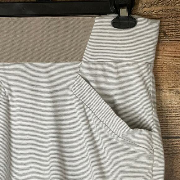 BCBGeneration Striped Jersey Pencil Skirt Gray White Size Medium - Picture 3 of 7